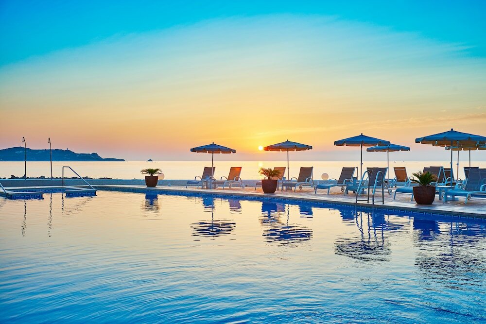 Фото Grupotel Aguait Resort & SPA - Adults Only