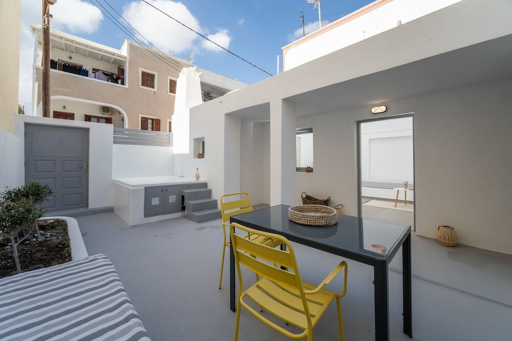 Фото Villa Tholos with Private Jacuzzi