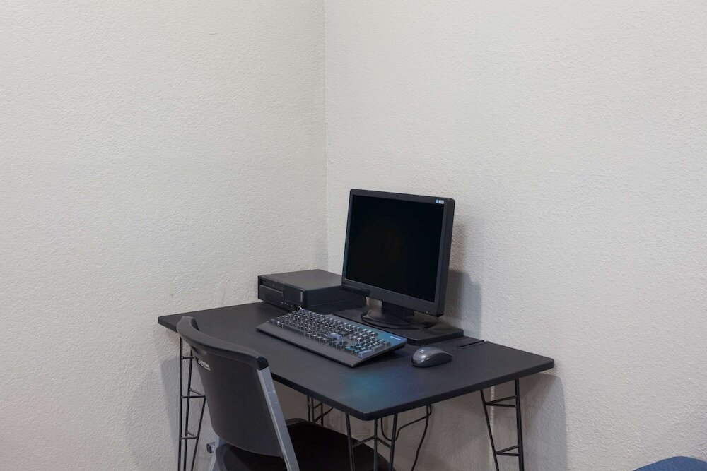 Фото Super 8 by Wyndham Bakersfield South Ca