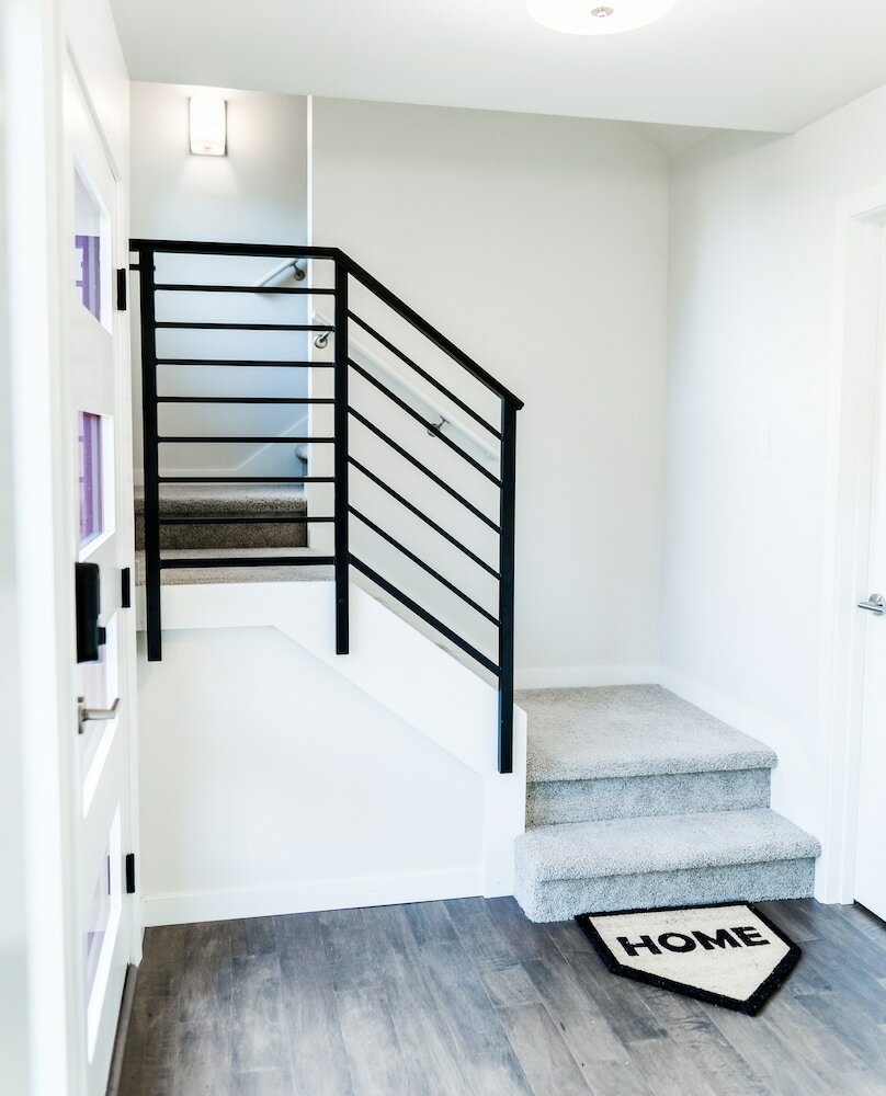 Фото Sky Mark Lux 2 - Seattle's Best Modern 3bd HomeTel