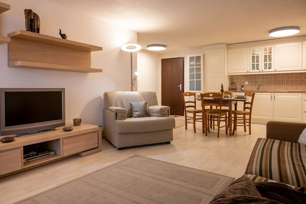 Фото Snowflake family apart. Ski in& out