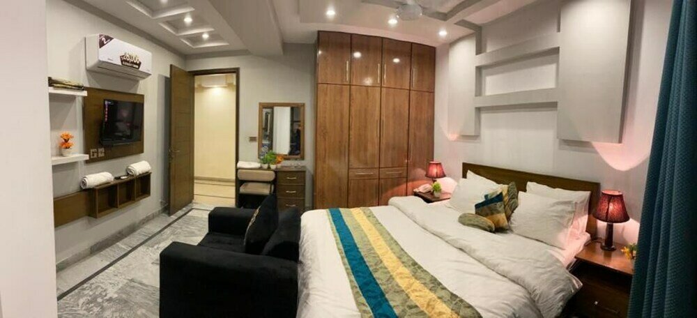 Фото Hotel Holiday