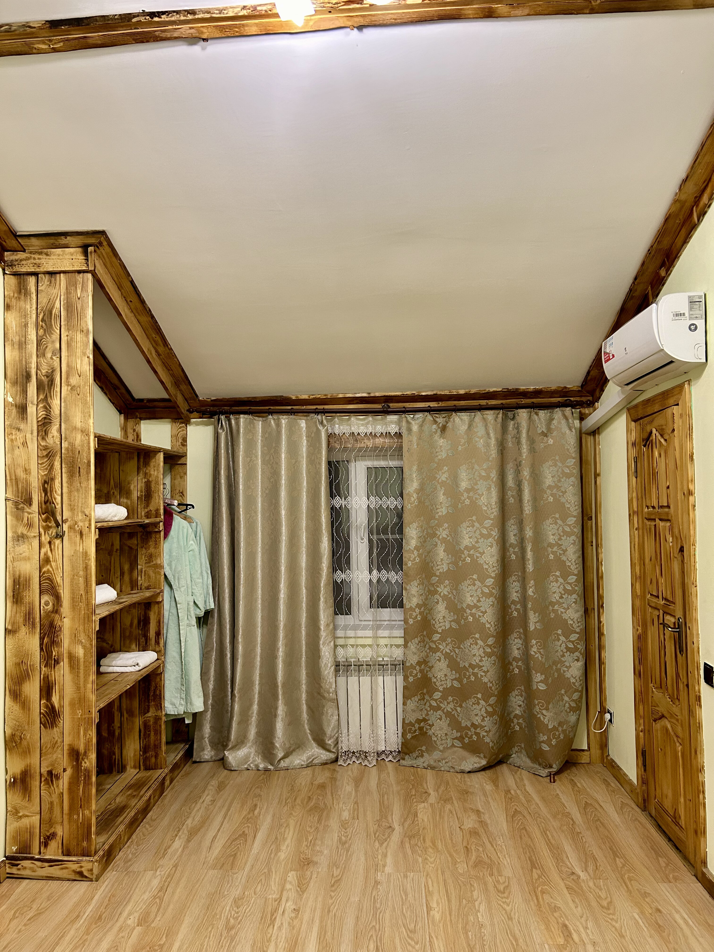 Фото Марс Хауз