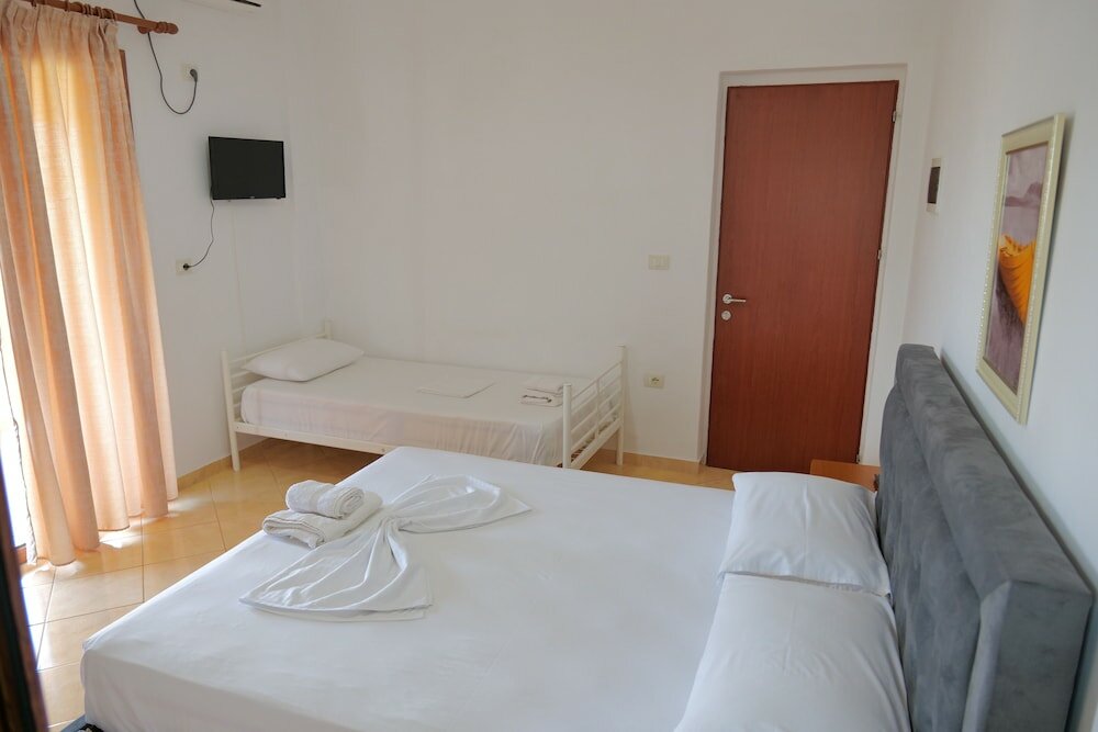 Фото Pellumb Apartments