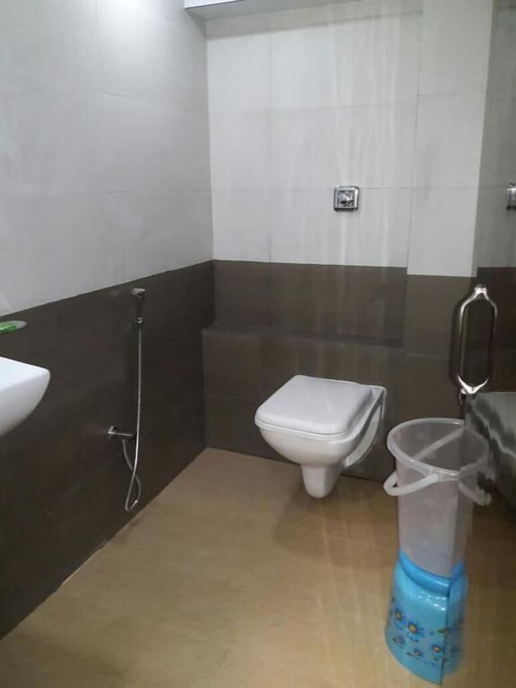 Фото Hotel Karishma