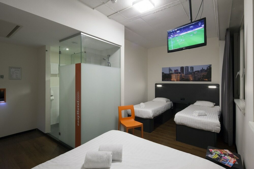Фото EasyHotel The Hague City Centre