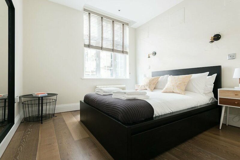 Гостиница The Oxford Street Studio - Modern 1bdr Apartment close to Paddington в Лондоне