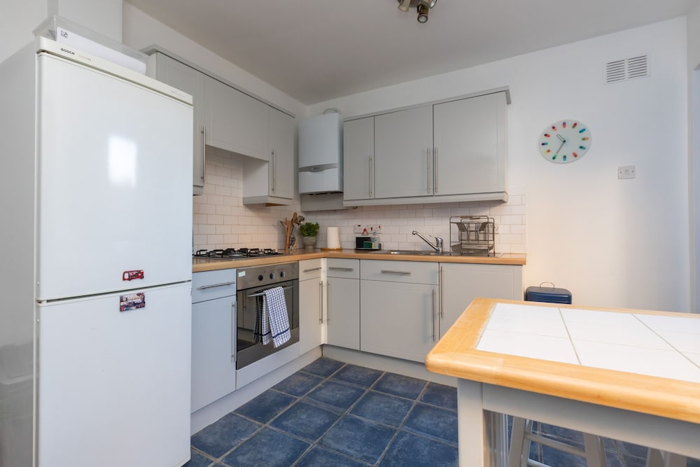 Фото Serene and Spacious 1 Bedroom Garden Flat in Clapton