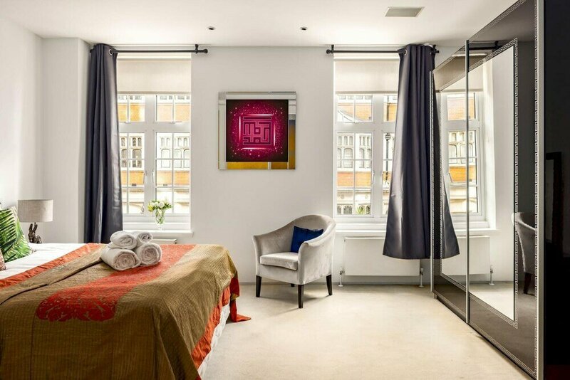 Гостиница Park Lane 4-bed Huge Designer pad в Лондоне