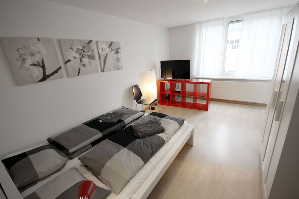 Фото HITrental Letzigrund - Apartment