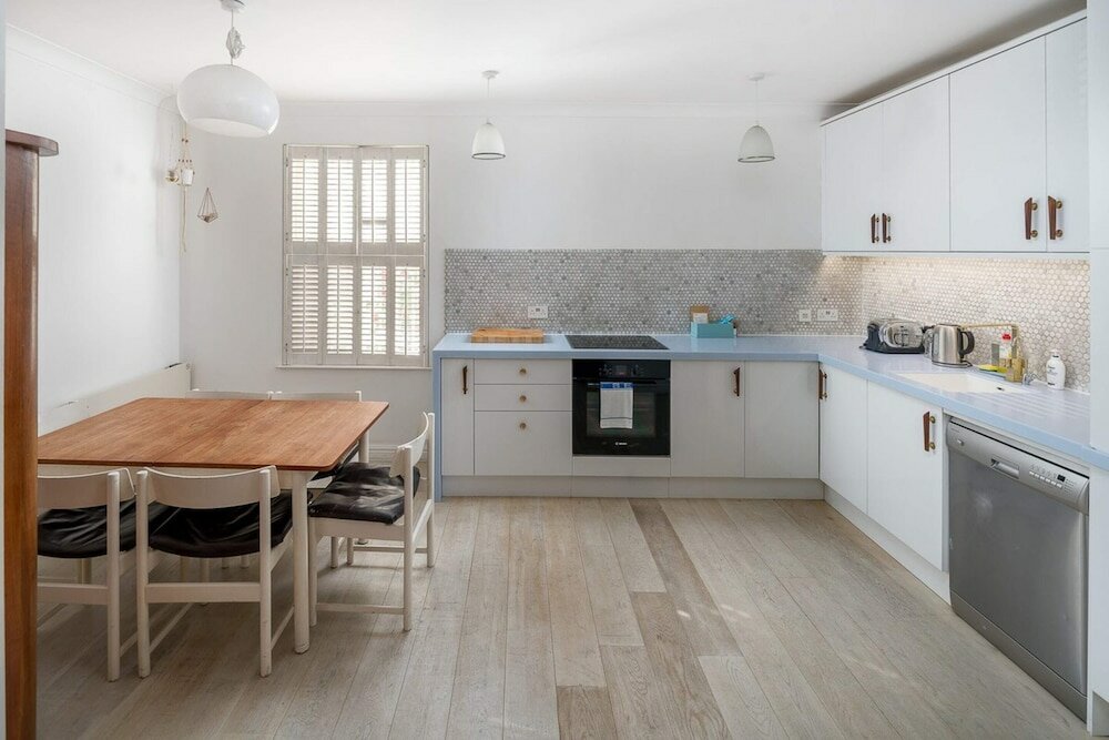 Фото 3 Bed House, Sleeps 8 - Near St Pancras