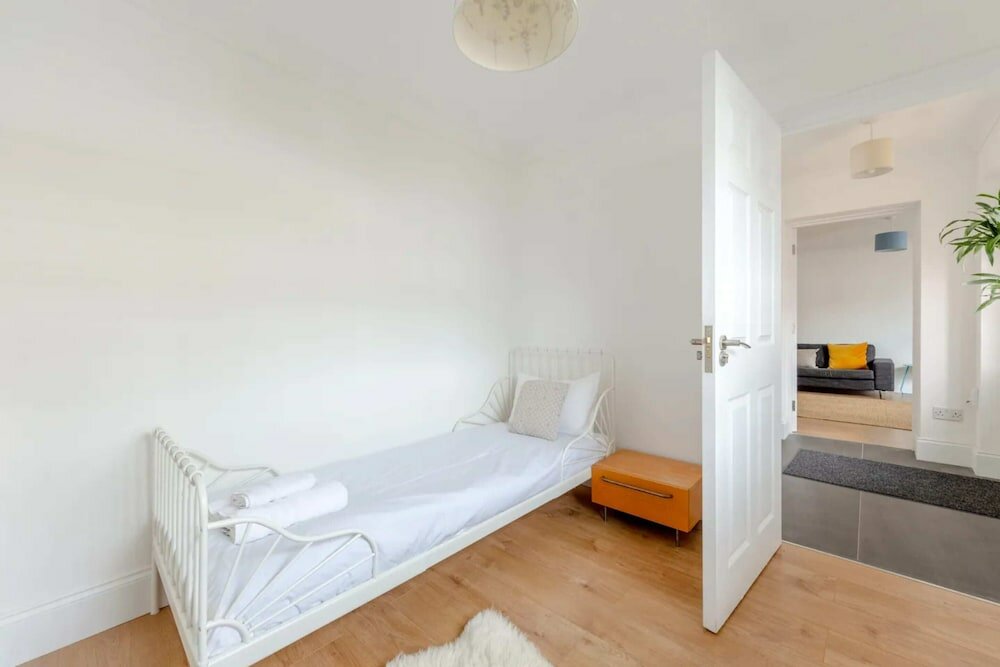 Фото Bright & Spacious 5bd House - Peckham