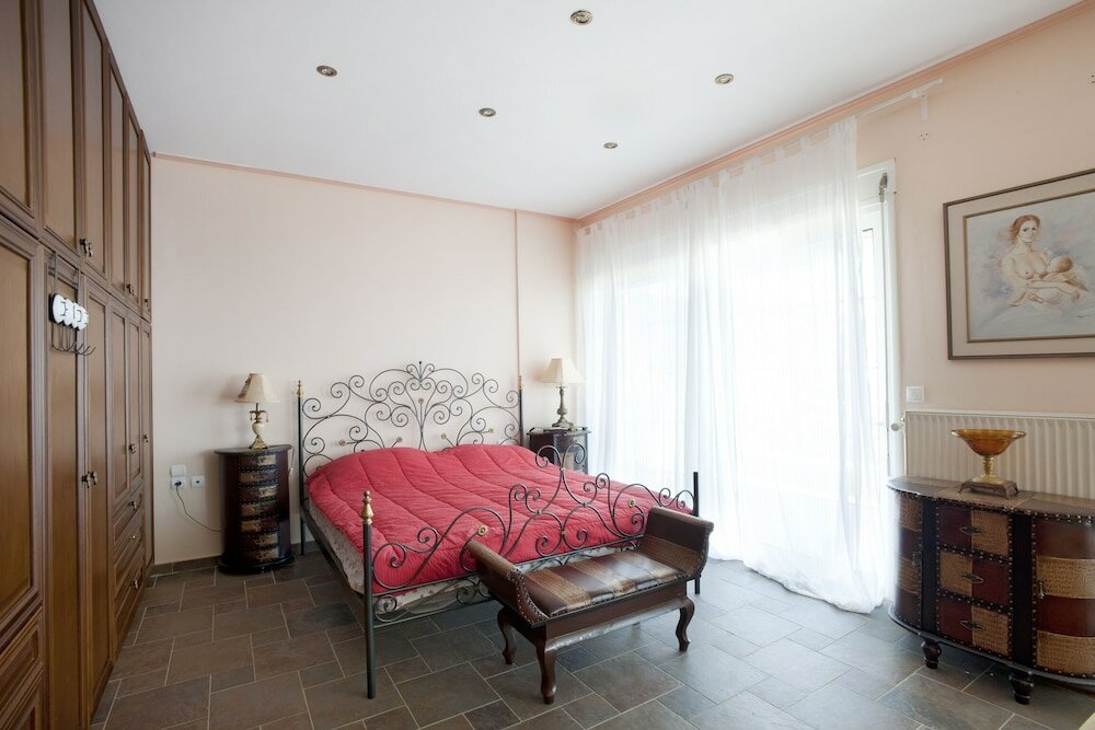 Фото Spacious villa at Ilia Edipsou