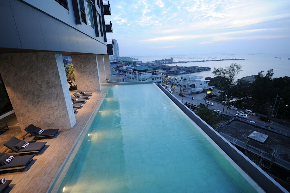 Фото Oakwood Hotel and Residence Sri Racha