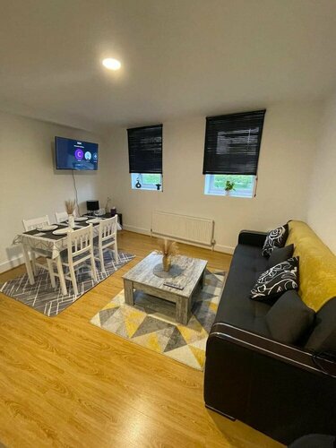 Гостиница Sleek & Cosy 1bd Flat - Mile End в Лондоне