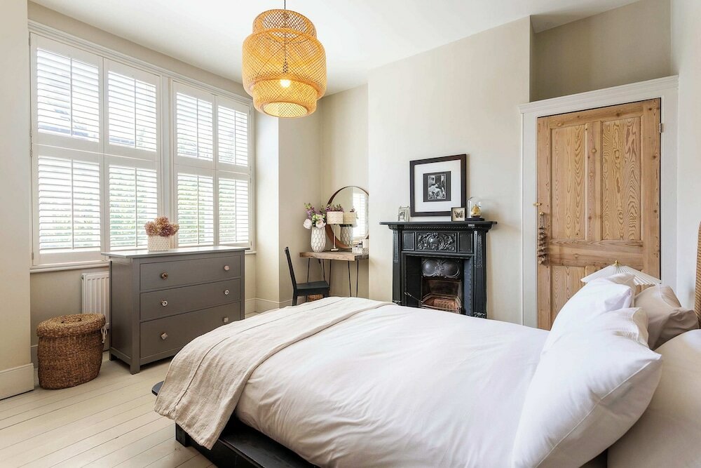 Фото Tooting's Charming Victorian Garden Hideaway