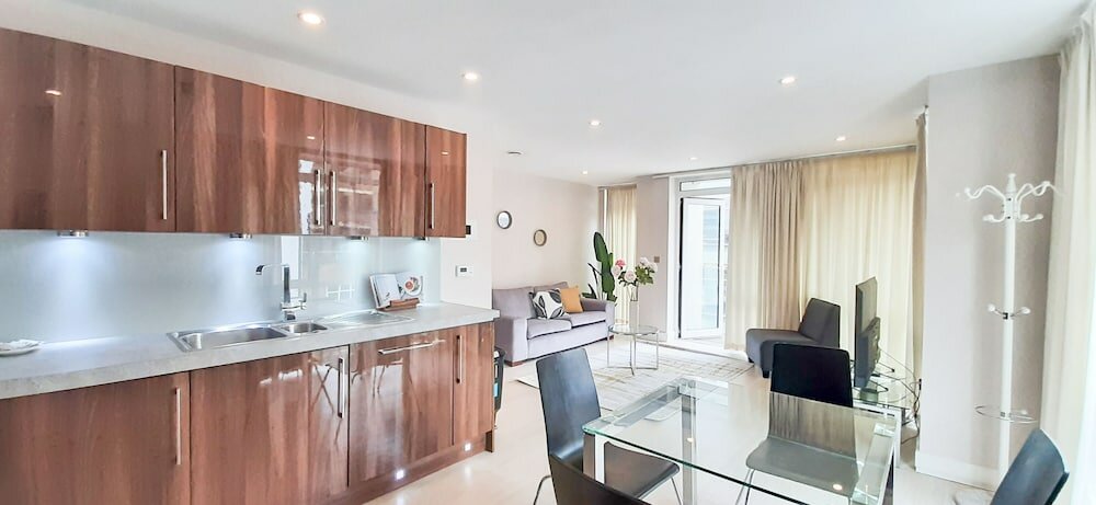 Фото Two Bed Serviced Apt in Old Street