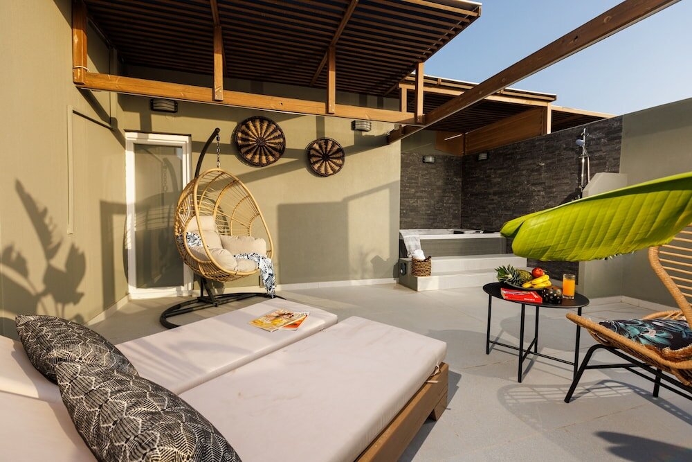 Фото Hersonissos Beach Front Suites