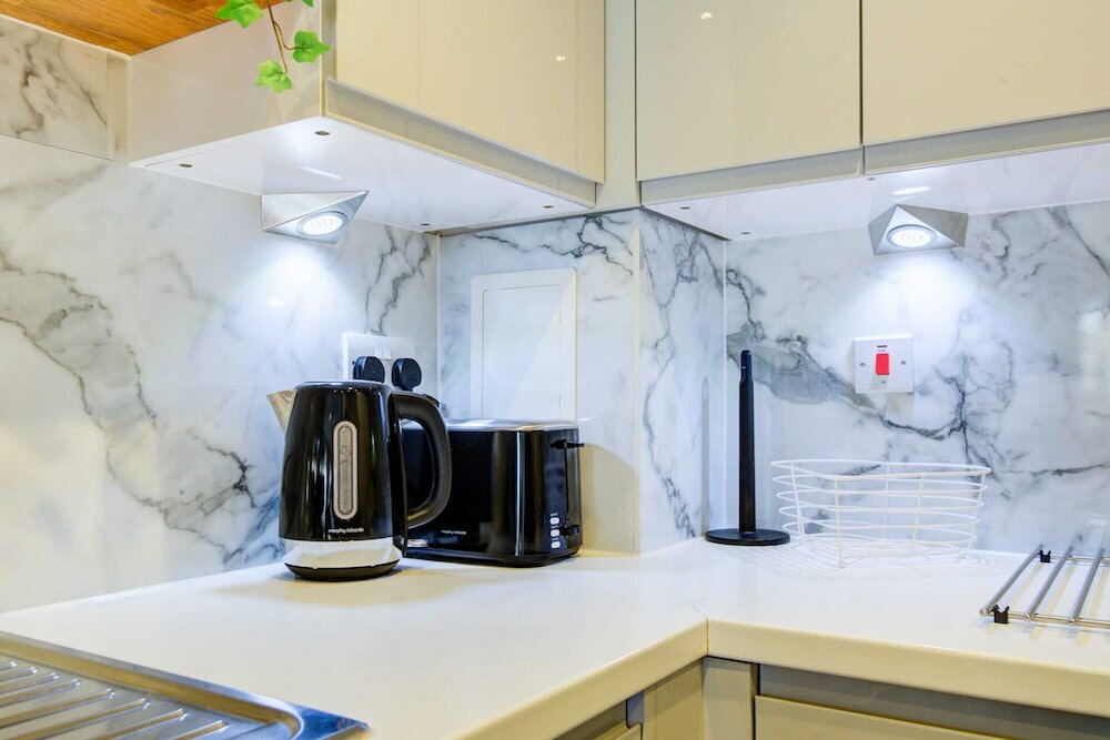 Фото Modern Greenwich Flat With Parking