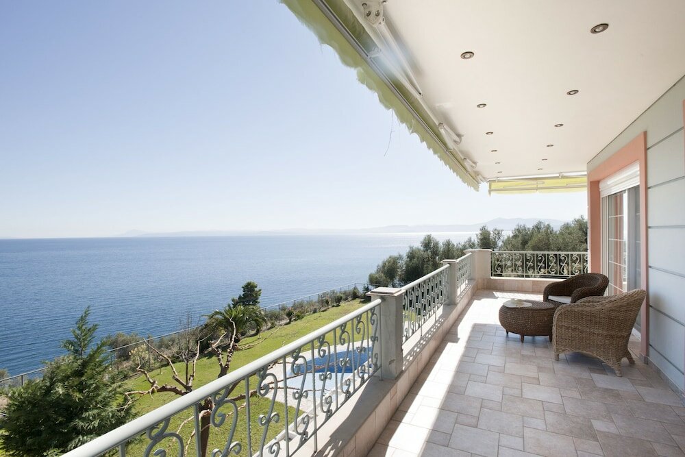 Фото Spacious villa at Ilia Edipsou