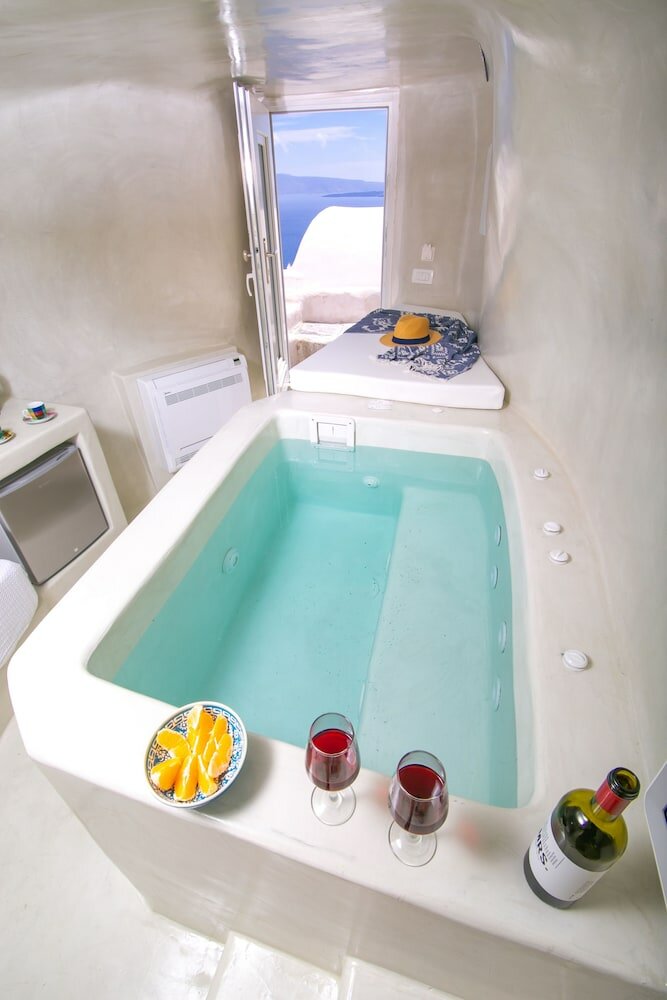 Фото White Cave House