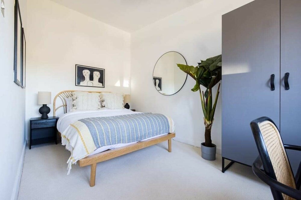 Фото The Shadwell Secret - Contemporary 4bdr House