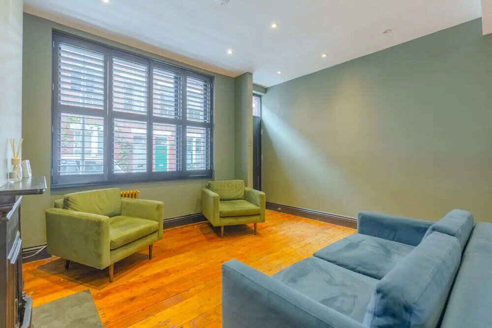 Фото Inviting 4bd With Private Patio - Bethnal Green