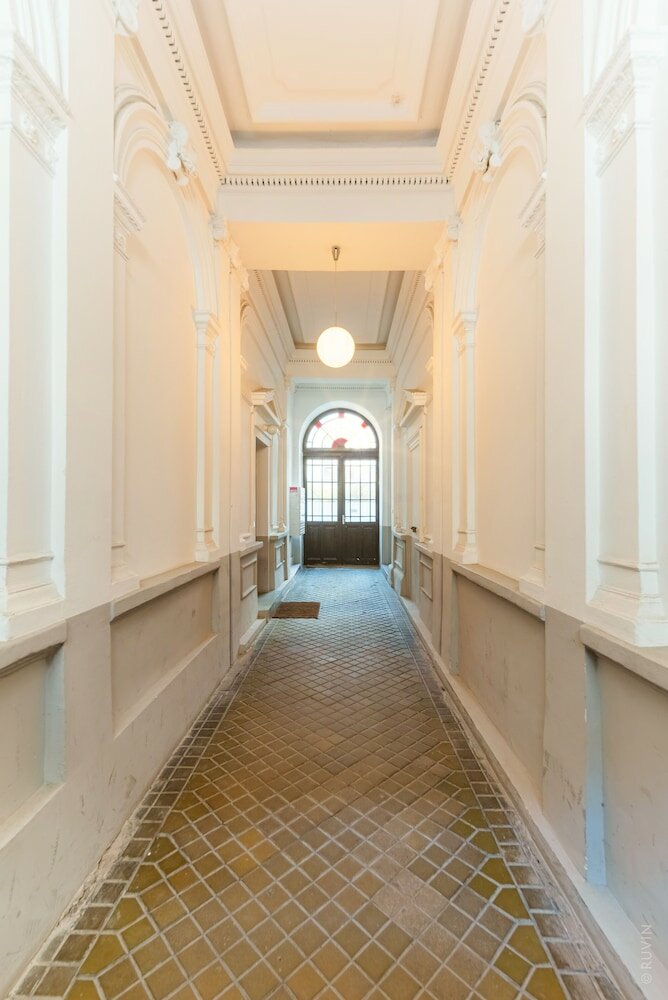 Фото Luxurious and Bright, 5 min walk to city center