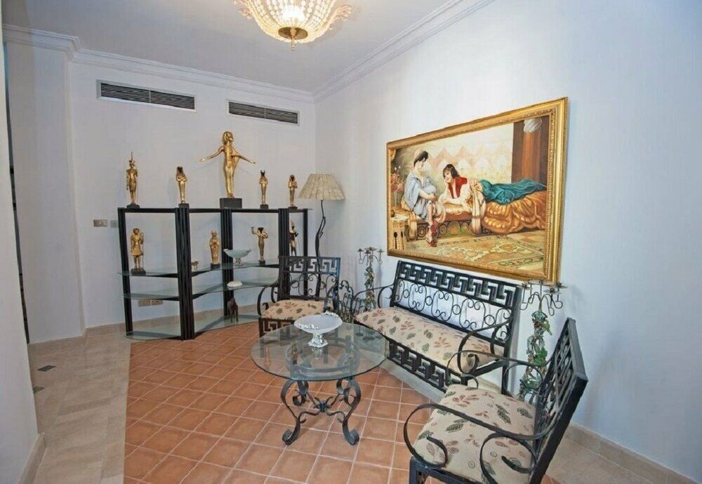 Фото Chic 4-Bedroom White Villa for Rent in El Gouna Egypt