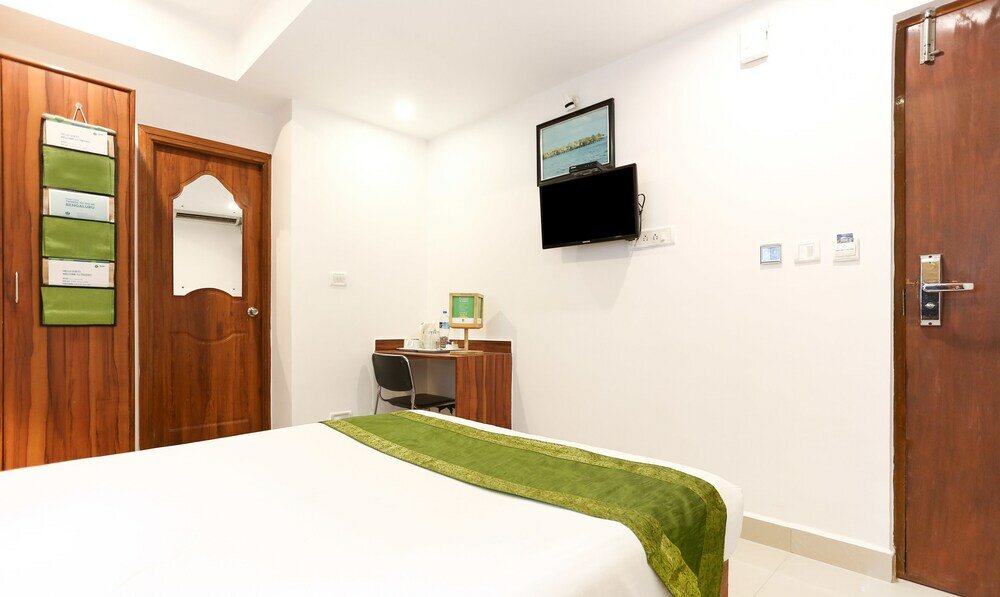 Фото Itsy by Treebo - Elmas Golden Key