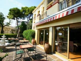 Фото Hôtel Petit Palais