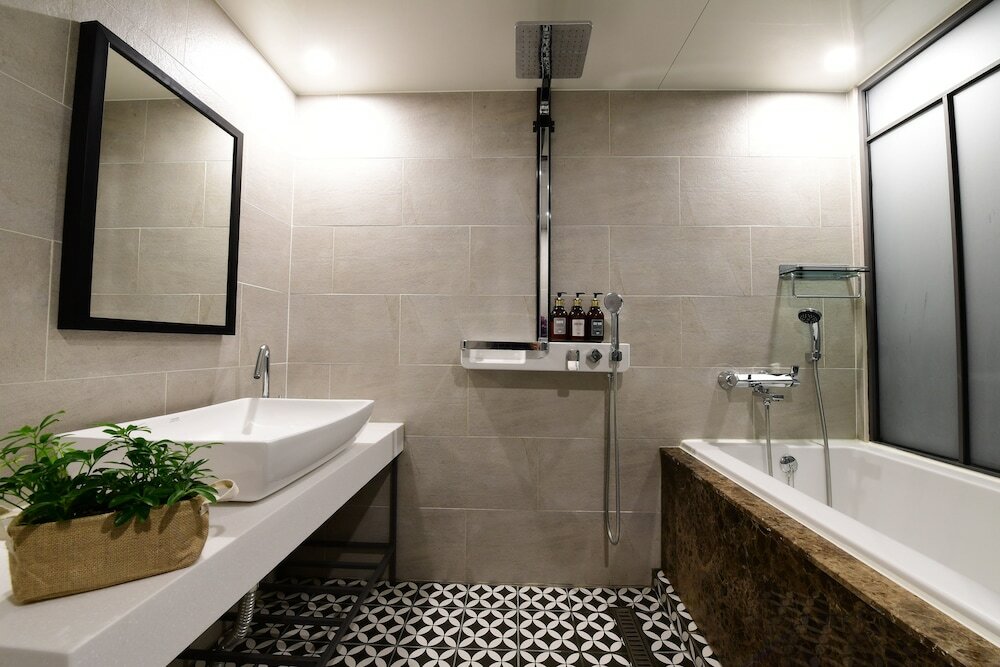 Фото Brown Dot Daeyeon