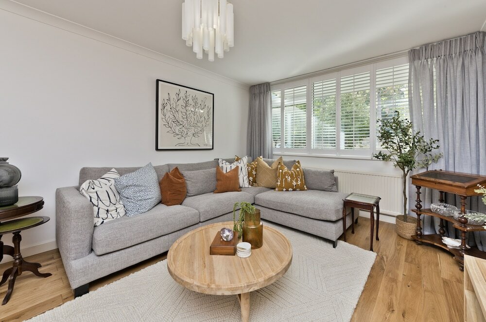 Фото Botanical Bliss Near Kew Gardens by Underthedoormat