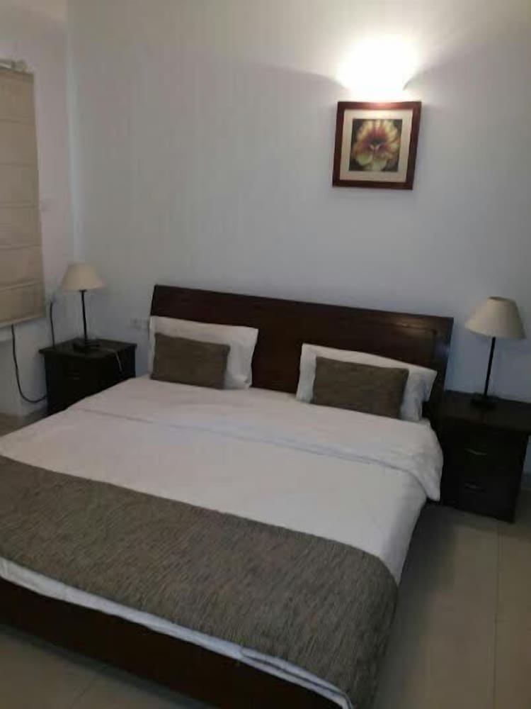 Фото Valencia Hospitality Service Apartments