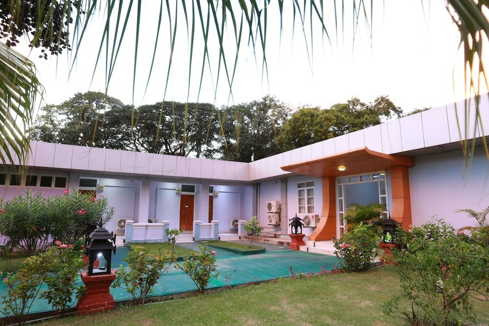 Фото The Floral Breeze Wun Zin Hotel