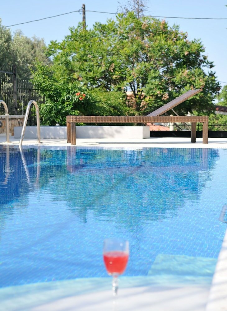 Фото Family Maisonette with Pool near Beach