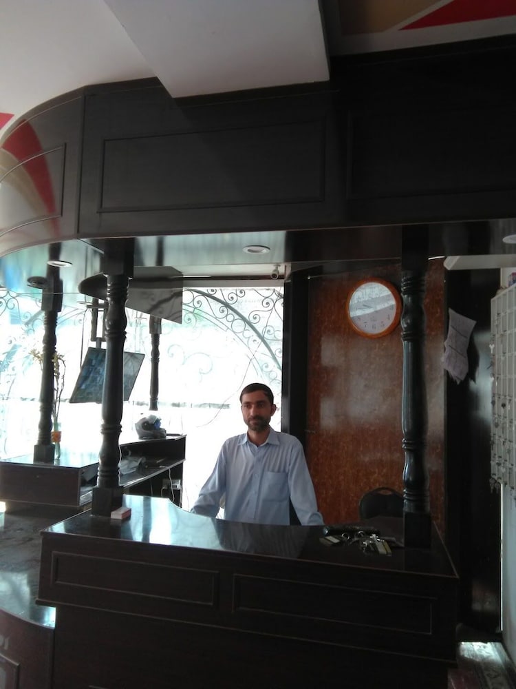 Фото Al Harmain Restaurant