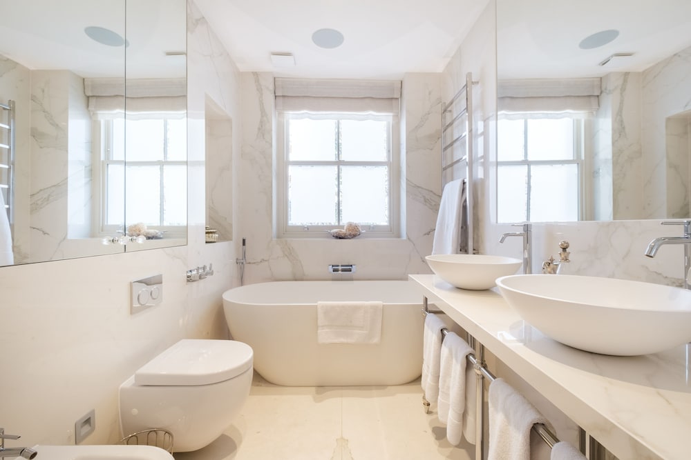 Фото Luxury Home with 3 Bed 2 Bath in London