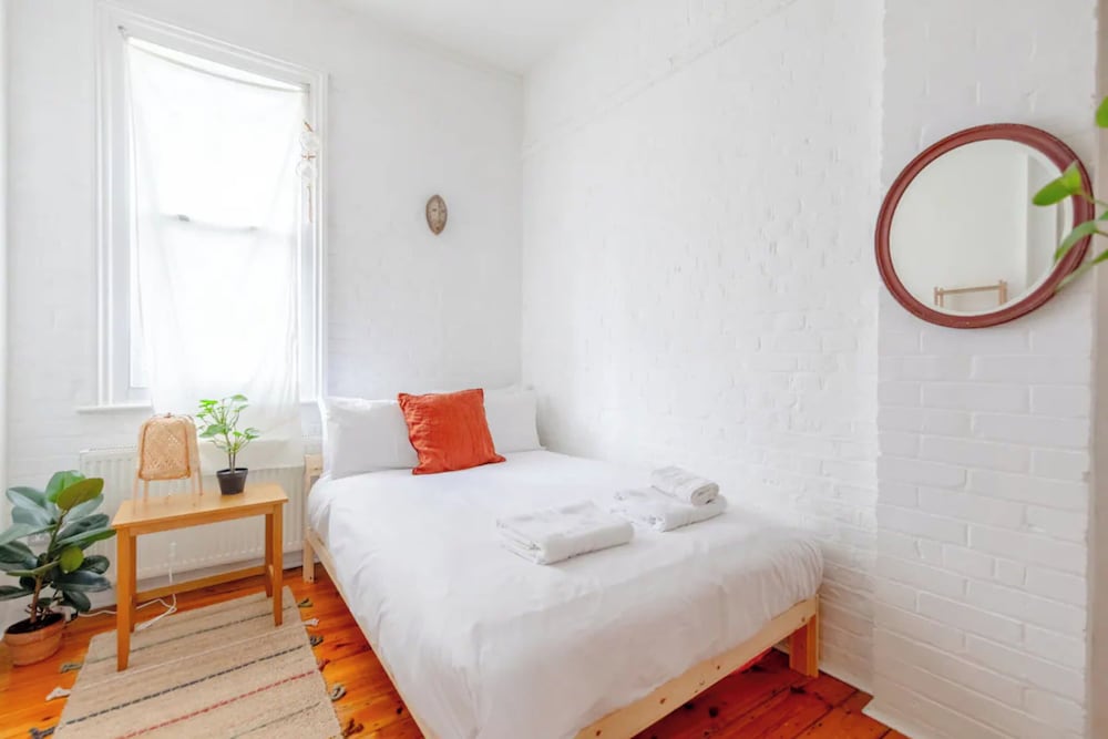 Фото Stylish & Spacious 1bd Flat - Dalston