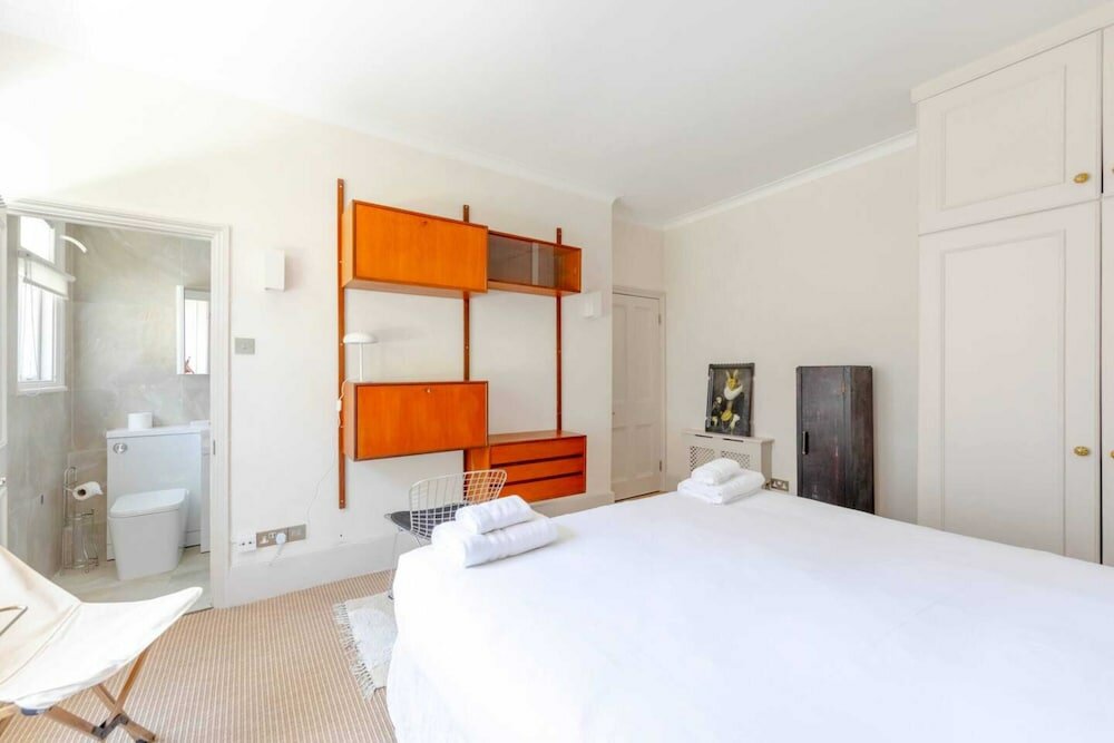Фото Stylish 2bd Flat - 5 Minute Walk to Notting Hill!