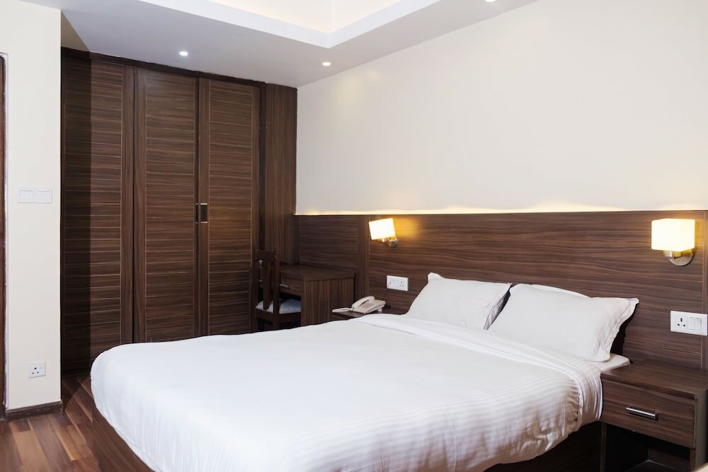 Фото Forbes Hotel and Apartment