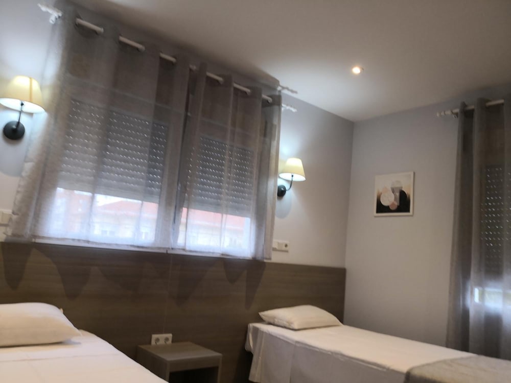 Фото Hostal Golden Alcalá