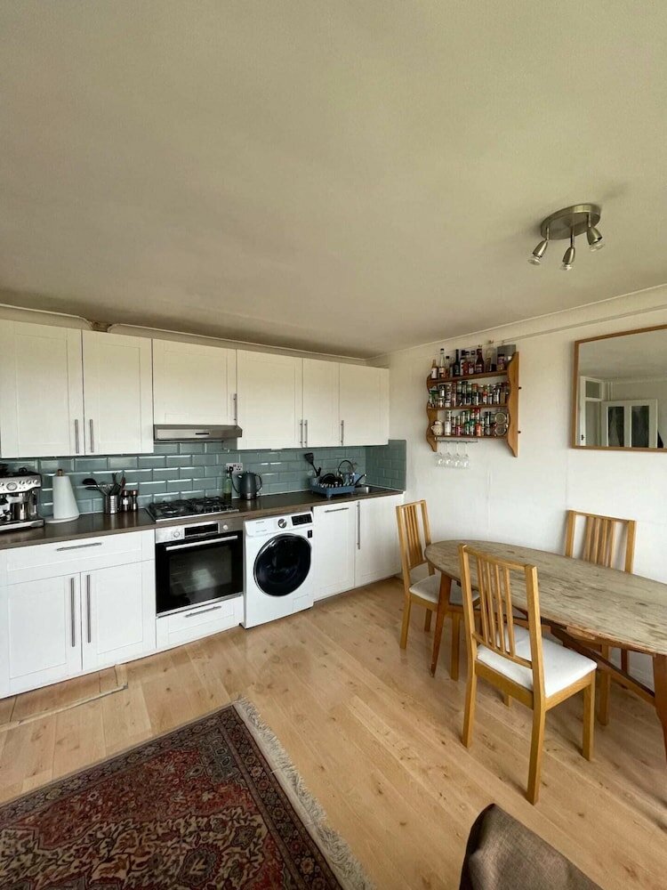 Фото Trendy 2bd Flat - 6 Minutes to Wimbledon
