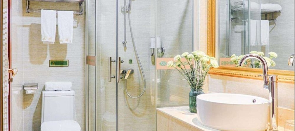 Фото Vienna Hotel Shenzhen - FuYong Metro Station Branch