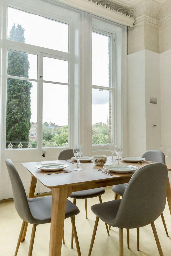 Фото Spacious 1br Period Apartment Hampstead