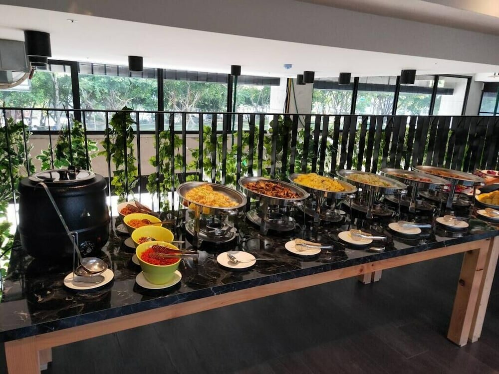 Фото Comin' Place