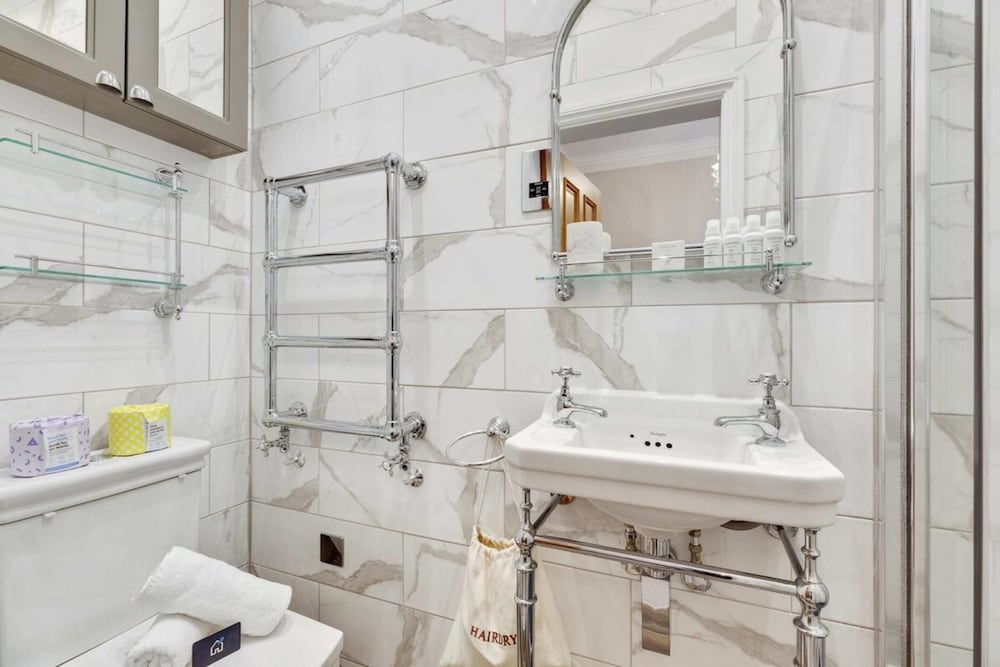 Фото Bright Camberwell Georgian Apartment