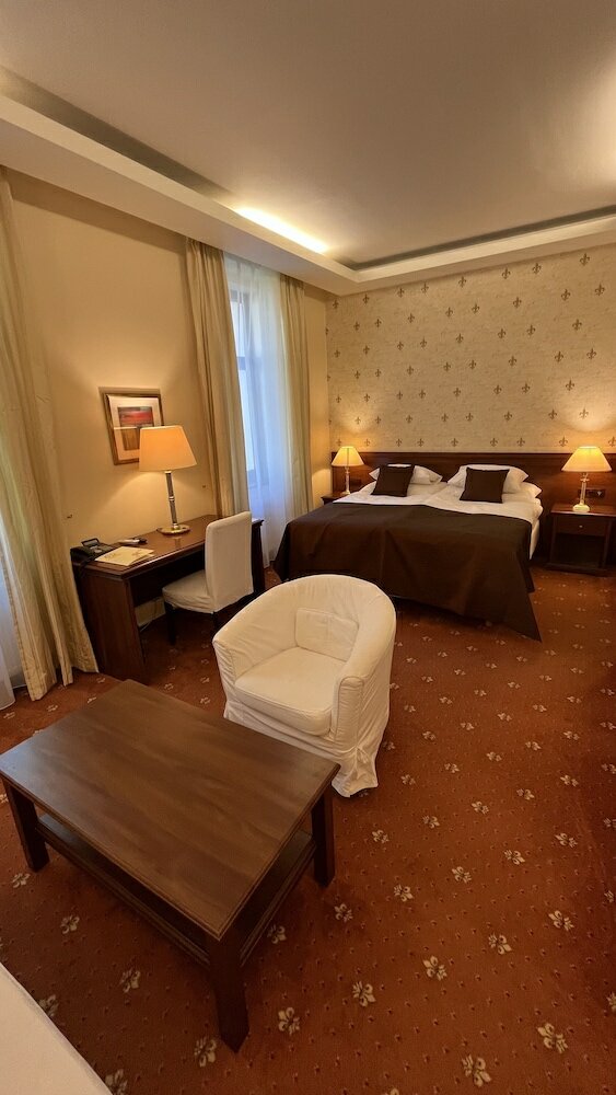 Фото Fleur De Lis Hotel