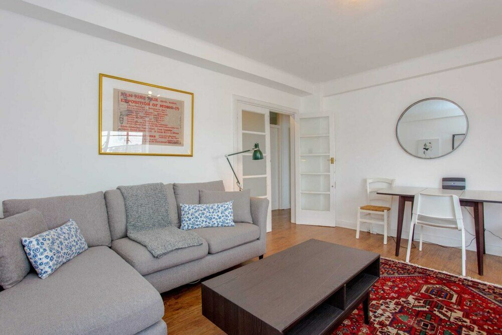Фото Contemporary 2 Bedroom Flat in Bayswater