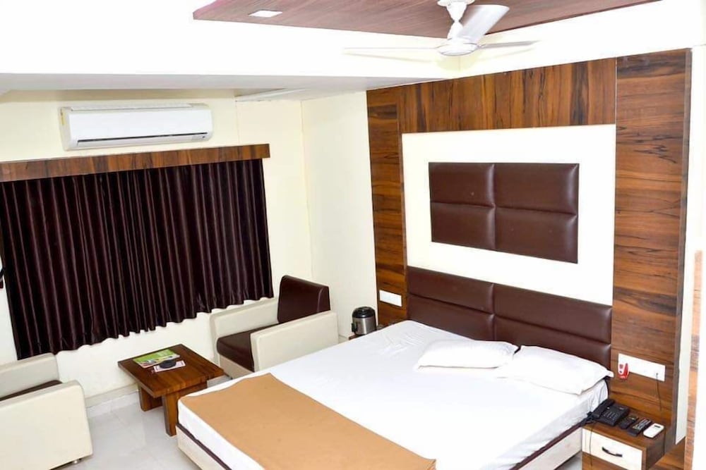 Фото The New Holiday Inn